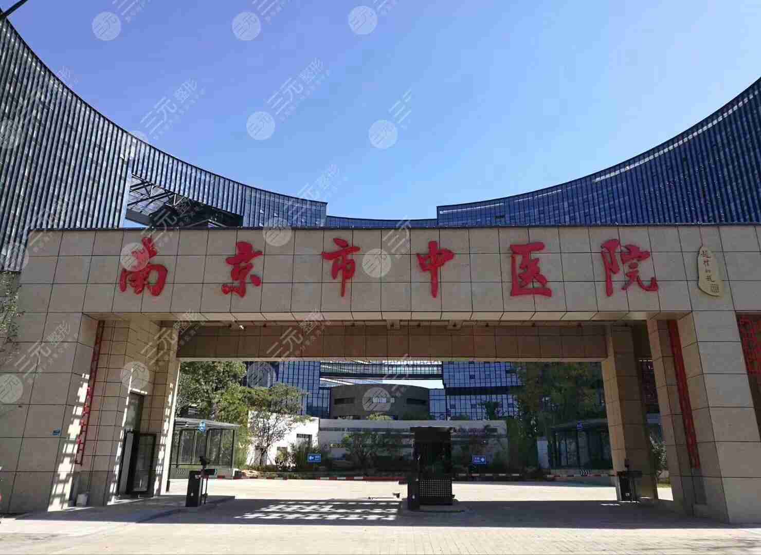 南京中医院整形科怎么样？医生团队丨挂号电话丨隆胸案例